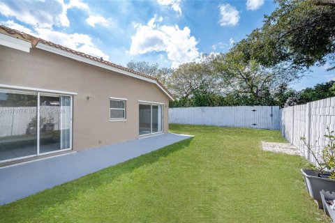 House in Pembroke Pines, Florida 3 bedrooms, 131.09 sq.m. № 2031448 - photo 9
