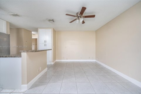 House in Pembroke Pines, Florida 3 bedrooms, 131.09 sq.m. № 2031448 - photo 22