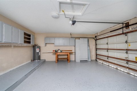 House in Pembroke Pines, Florida 3 bedrooms, 131.09 sq.m. № 2031448 - photo 10