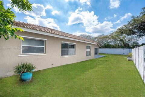 House in Pembroke Pines, Florida 3 bedrooms, 131.09 sq.m. № 2031448 - photo 8