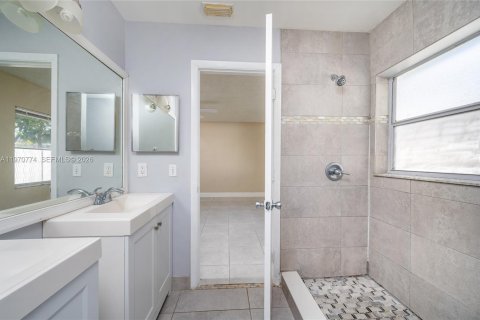 House in Pembroke Pines, Florida 3 bedrooms, 131.09 sq.m. № 2031448 - photo 26