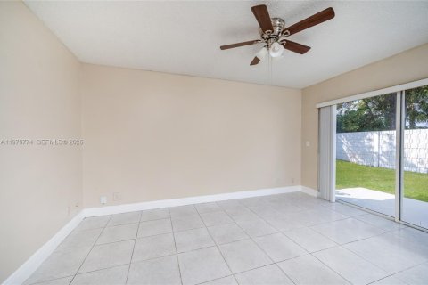 House in Pembroke Pines, Florida 3 bedrooms, 131.09 sq.m. № 2031448 - photo 20
