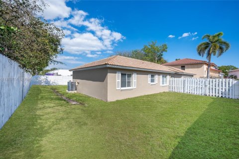 House in Pembroke Pines, Florida 3 bedrooms, 131.09 sq.m. № 2031448 - photo 7