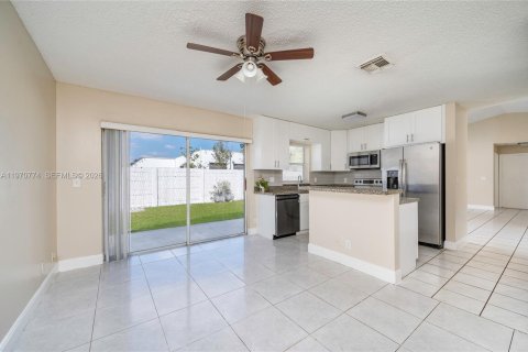 House in Pembroke Pines, Florida 3 bedrooms, 131.09 sq.m. № 2031448 - photo 21