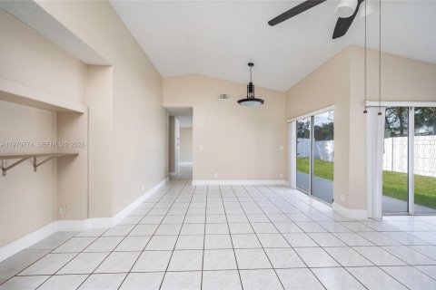 House in Pembroke Pines, Florida 3 bedrooms, 131.09 sq.m. № 2031448 - photo 13
