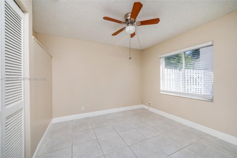 House in Pembroke Pines, Florida 3 bedrooms, 131.09 sq.m. № 2031448 - photo 29