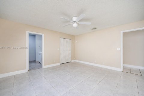 House in Pembroke Pines, Florida 3 bedrooms, 131.09 sq.m. № 2031448 - photo 24
