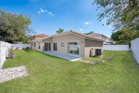House in Pembroke Pines, Florida 3 bedrooms, 131.09 sq.m. № 2031448 - photo 5