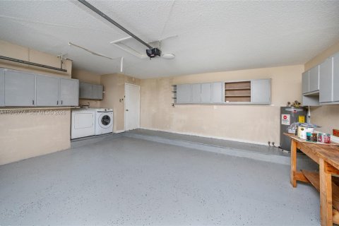 House in Pembroke Pines, Florida 3 bedrooms, 131.09 sq.m. № 2031448 - photo 11