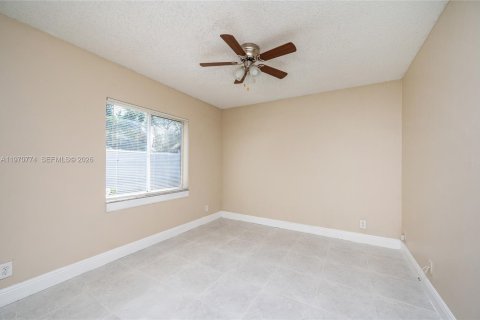 House in Pembroke Pines, Florida 3 bedrooms, 131.09 sq.m. № 2031448 - photo 27