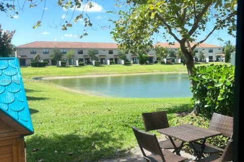 Townhouse in Boca Raton, Florida 3 bedrooms, 160.54 sq.m. № 2002682 - photo 17