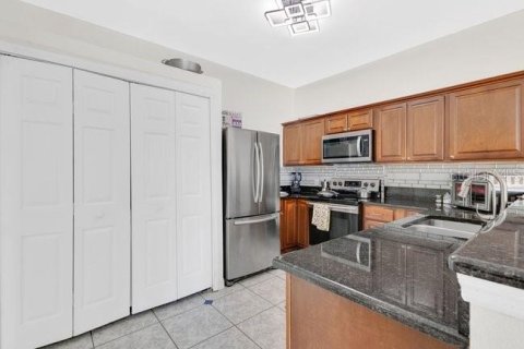 Купить таунхаус в Киссимми, Флорида 3 комнаты, 160.54м2, № 2106414 - фото 14