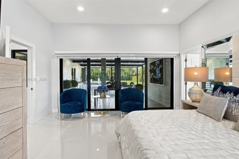 House in Hialeah Gardens, Florida 4 bedrooms, 309.55 sq.m. № 2391901 - photo 19