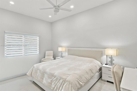 House in Hialeah Gardens, Florida 4 bedrooms, 309.55 sq.m. № 2391901 - photo 28