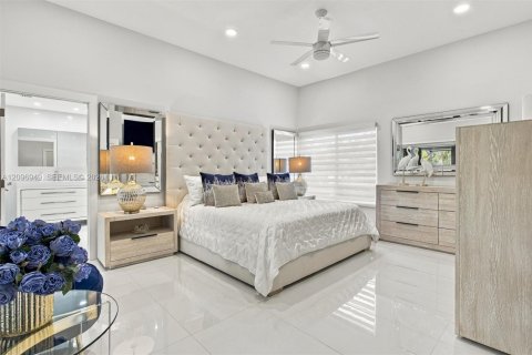 House in Hialeah Gardens, Florida 4 bedrooms, 309.55 sq.m. № 2391901 - photo 18