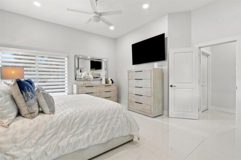 House in Hialeah Gardens, Florida 4 bedrooms, 309.55 sq.m. № 2391901 - photo 20