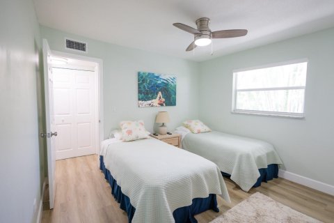 Commercial property in Jensen Beach, Florida 140.1 sq.m. № 2400013 - photo 7