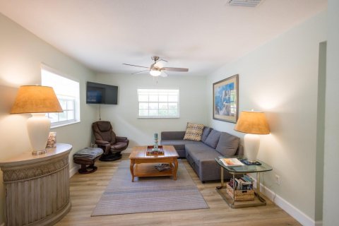 Commercial property in Jensen Beach, Florida 140.1 sq.m. № 2400013 - photo 3