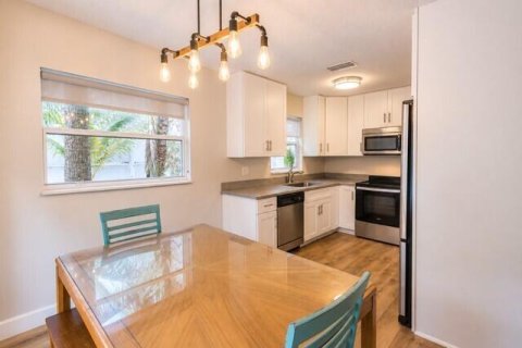 Commercial property in Jensen Beach, Florida 140.1 sq.m. № 2400013 - photo 14