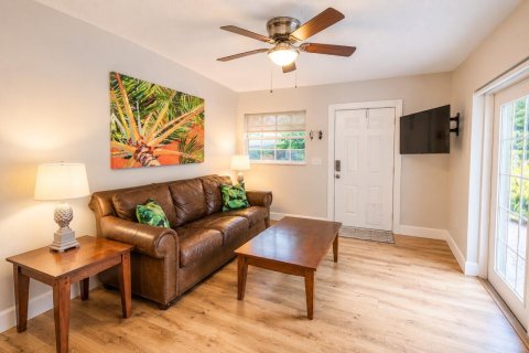 Commercial property in Jensen Beach, Florida 140.1 sq.m. № 2400013 - photo 13