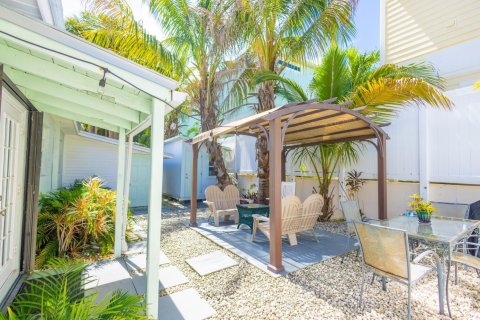 Commercial property in Jensen Beach, Florida 140.1 sq.m. № 2400013 - photo 10