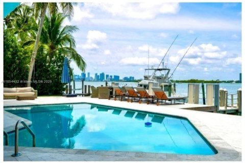 Casa en venta en North Bay Village, Florida, 5 dormitorios, 349.13 m2 № 1872301 - foto 4