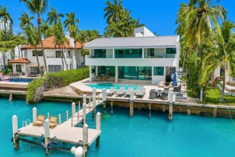 Casa en venta en North Bay Village, Florida, 5 dormitorios, 349.13 m2 № 1872301 - foto 2
