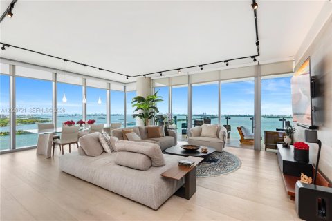 Copropriété à louer à Miami, Floride: 3 chambres, 219.99 m2 № 2279339 - photo 12