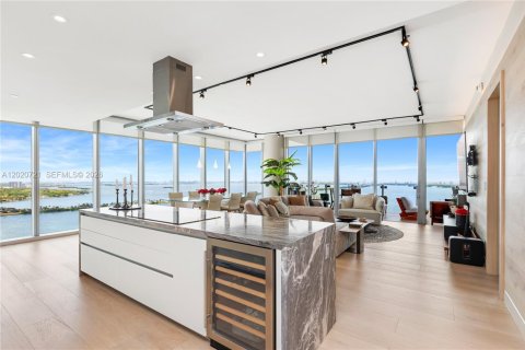 Copropriété à louer à Miami, Floride: 3 chambres, 219.99 m2 № 2279339 - photo 13