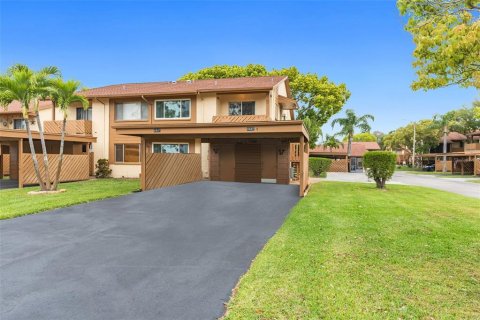 Condo in New Port Richey, Florida, 2 bedrooms  № 1904260 - photo 1