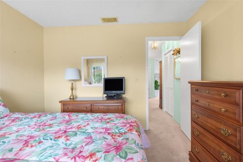 Condo in New Port Richey, Florida, 2 bedrooms  № 1904260 - photo 18