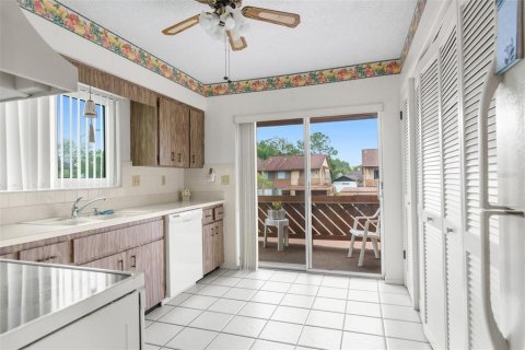 Condo in New Port Richey, Florida, 2 bedrooms  № 1904260 - photo 11