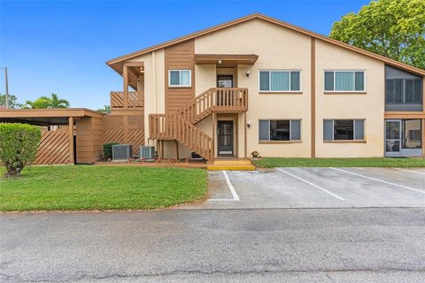 Condo in New Port Richey, Florida, 2 bedrooms  № 1904260 - photo 2