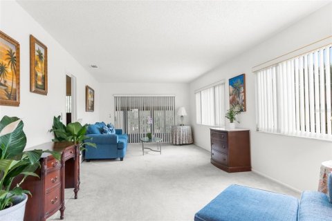 Condo in New Port Richey, Florida, 2 bedrooms  № 1904260 - photo 4