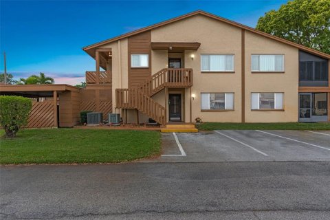 Condo in New Port Richey, Florida, 2 bedrooms  № 1904260 - photo 23