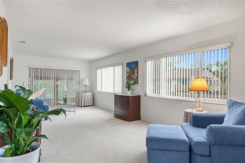 Condo in New Port Richey, Florida, 2 bedrooms  № 1904260 - photo 3