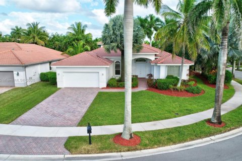 Снять в аренду виллу или дом в Уэстон, Флорида 4 спальни, 252.32м2, № 1951469 - фото 1