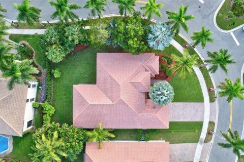 Снять в аренду виллу или дом в Уэстон, Флорида 4 спальни, 252.32м2, № 1951469 - фото 3