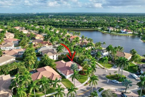 Снять в аренду виллу или дом в Уэстон, Флорида 4 спальни, 252.32м2, № 1951469 - фото 29