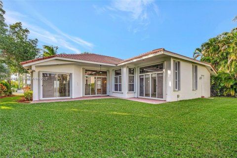 Снять в аренду виллу или дом в Уэстон, Флорида 4 спальни, 252.32м2, № 1951469 - фото 5