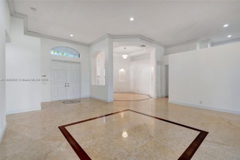 Снять в аренду виллу или дом в Уэстон, Флорида 4 спальни, 252.32м2, № 1951469 - фото 6