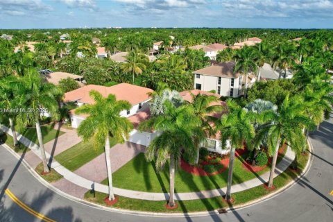 Снять в аренду виллу или дом в Уэстон, Флорида 4 спальни, 252.32м2, № 1951469 - фото 25