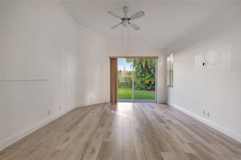 Снять в аренду виллу или дом в Уэстон, Флорида 4 спальни, 252.32м2, № 1951469 - фото 8