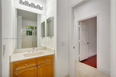 Снять в аренду виллу или дом в Уэстон, Флорида 4 спальни, 252.32м2, № 1951469 - фото 17