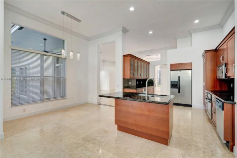 Снять в аренду виллу или дом в Уэстон, Флорида 4 спальни, 252.32м2, № 1951469 - фото 13