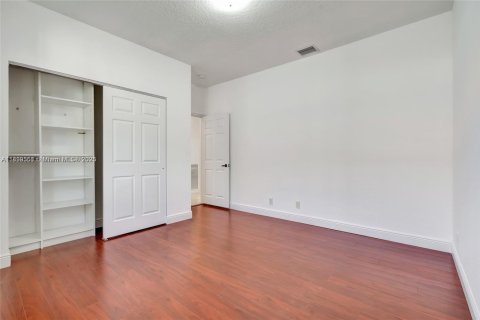 Снять в аренду виллу или дом в Уэстон, Флорида 4 спальни, 252.32м2, № 1951469 - фото 20