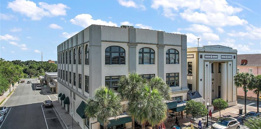Propiedad comercial en Leesburg, Florida № 1788248
