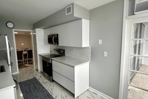 Condo in Aventura, Florida, 3 bedrooms  № 1812004 - photo 16