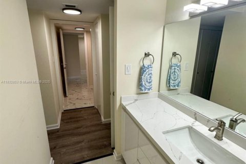 Condo in Aventura, Florida, 3 bedrooms  № 1812004 - photo 29