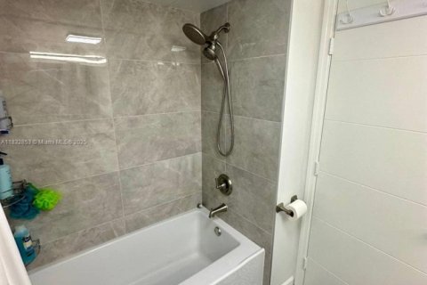 Condo in Aventura, Florida, 3 bedrooms  № 1812004 - photo 24
